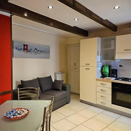 Rosmini House Daire Stresa